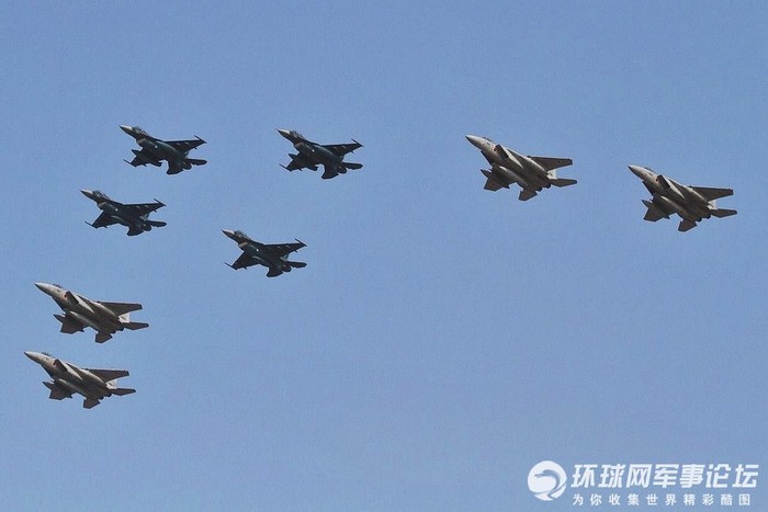 Dàn máy bay F-2 của quân đội Nhật Bản